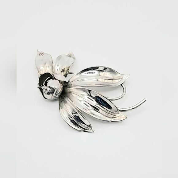 Vintage Silver flower brooch - Picture 1 of 9
